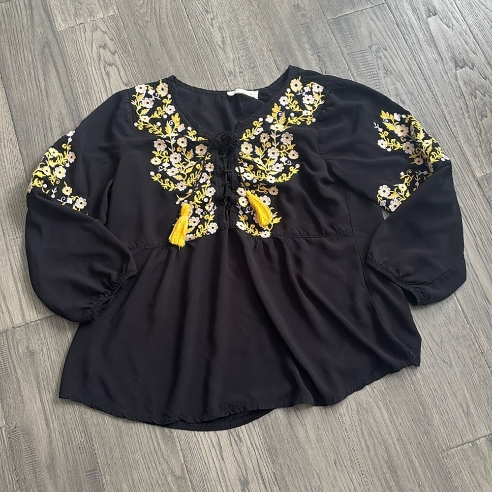 Luna Moon | Yellow and White Floral Embroidered Black Blouse Size Large